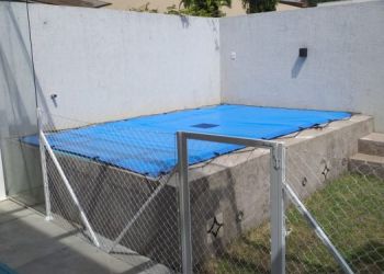 Cerca fixa com rede de proteÃ§Ã£o