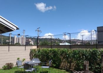 Rede de proteÃ§Ã£o com estrutura em alumÃ­nio com Ã¢ngulo de 90Âº