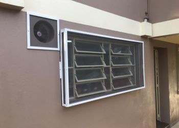 Tela mosquiteira com moldura em alumÃ­nio