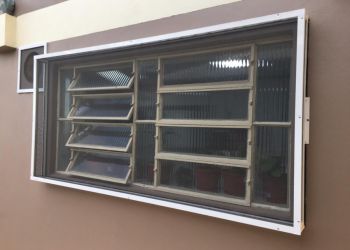 Tela mosquiteira com moldura em alumÃ­nio
