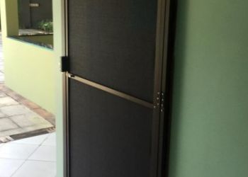 Tela mosquiteira para porta